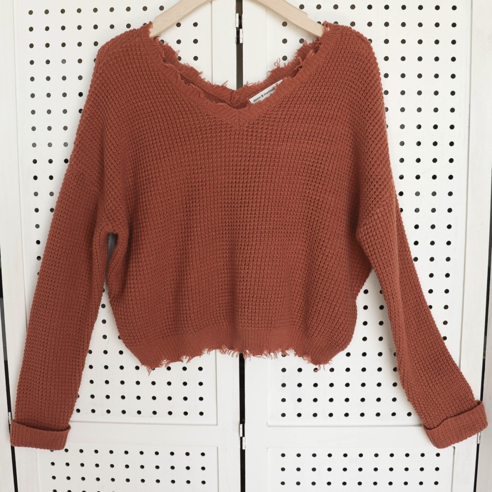 Moon & Madison Distressed V-Neck Cropped Knit Sweater Womens SIZE M